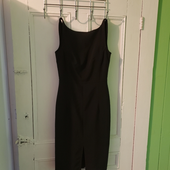 Perfect black dress - Picture 3 of 8